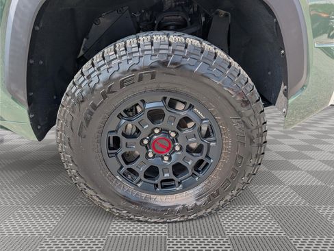Used 2022 Toyota Tundra SR5 w/ SR5 Convenience Package AWD/4WD image 9