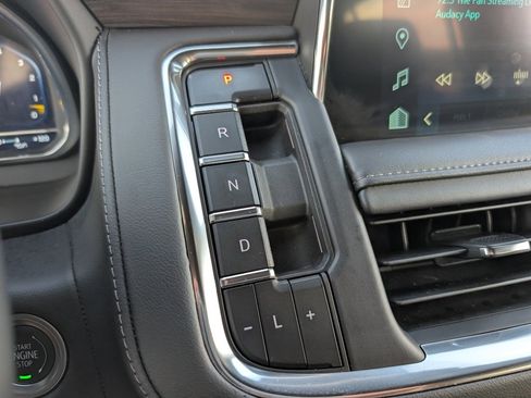 Used 2024 Chevrolet Suburban LT image 29