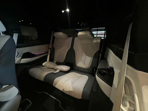 Used 2023 BMW X7 M60i w/ Executive Package image 15