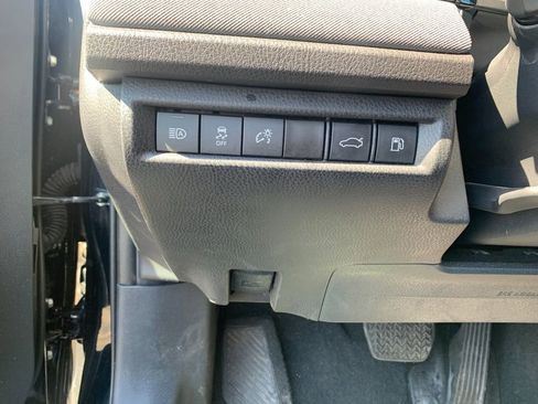 Used 2025 Toyota Camry LE FWD image 31