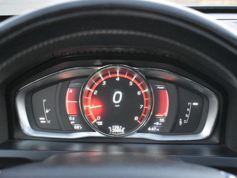 Used 2016 Volvo S60 T5 R-Design image 24