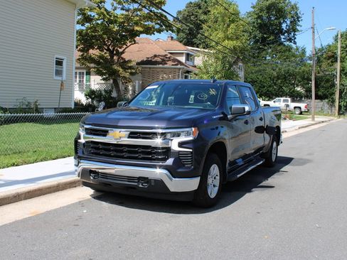 Used 2023 Chevrolet Silverado 1500 LT AWD/4WD image 3