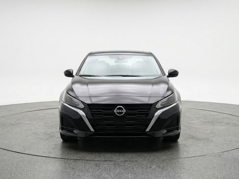 Used 2025 Nissan Altima 2.5 SV image 2