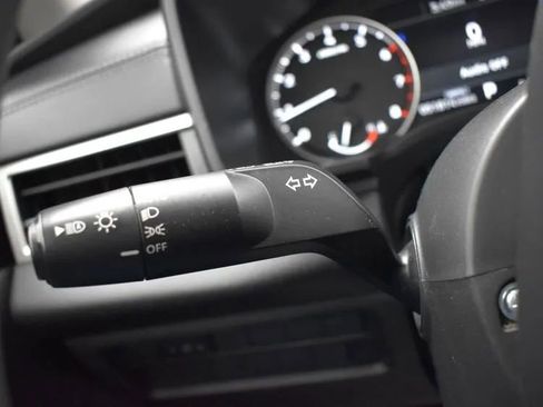 Used 2024 Mitsubishi Outlander ES image 25