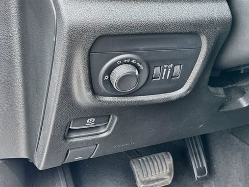 Used 2024 Jeep Grand Cherokee Laredo RWD image 10