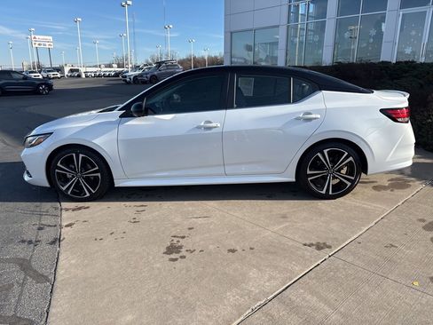 Used 2021 Nissan Sentra SR w/ SR Premium Package image 10