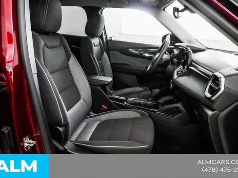Used 2025 Chevrolet TrailBlazer LT AWD/4WD image 17