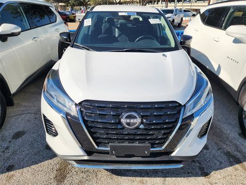 Used 2024 Nissan Kicks S image 2