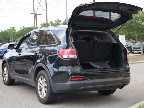 Used 2018 Kia Sorento AWD image 3
