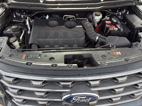 Used 2017 Ford Explorer XLT w/ Equipment Group 202A image 24