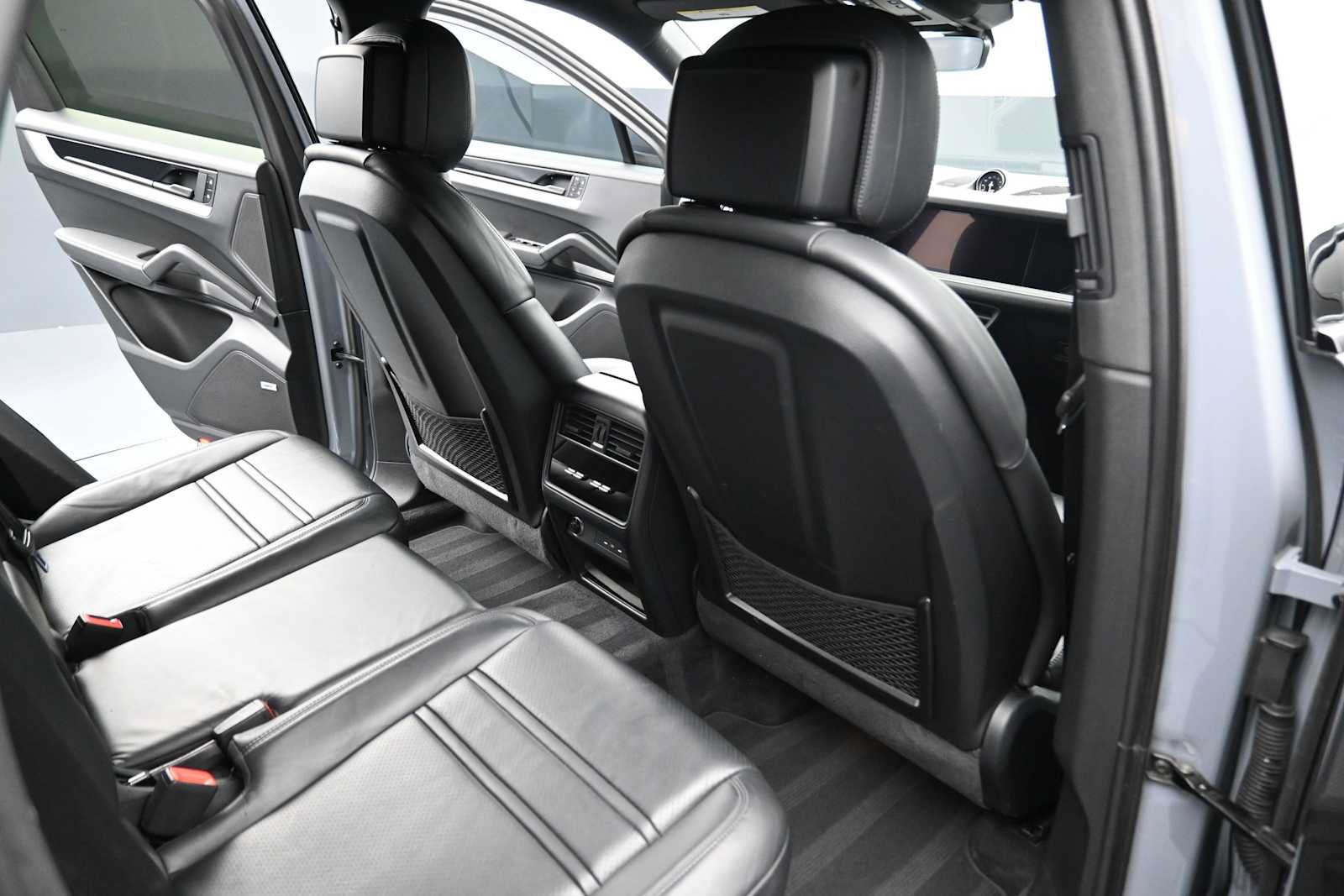 Certified 2024 Porsche Cayenne Coupe AWD/4WD image 21