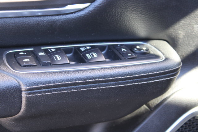 Used 2019 RAM 1500 Laramie AWD/4WD image 16
