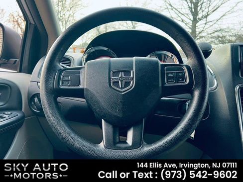 Used 2014 Dodge Grand Caravan SXT image 12