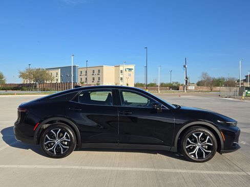 Used 2025 Toyota Crown Nightshade image 2