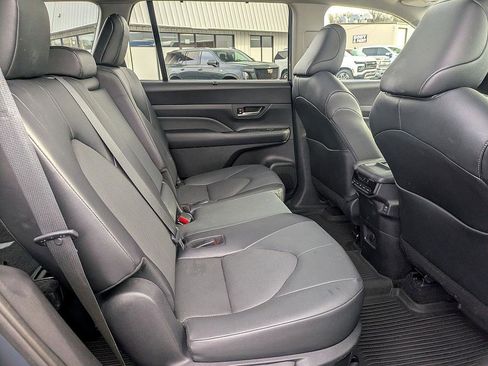Used 2024 Toyota Grand Highlander XLE image 31