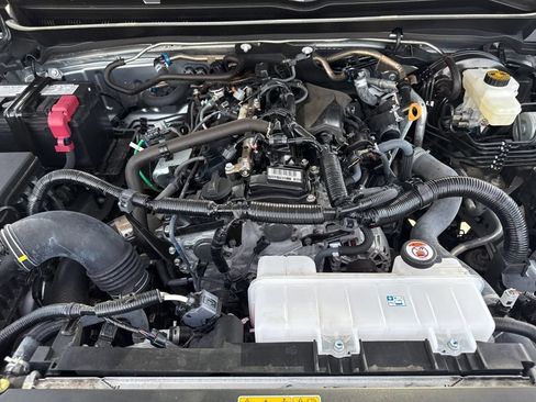 Used 2025 Toyota Tacoma TRD Sport AWD/4WD image 30