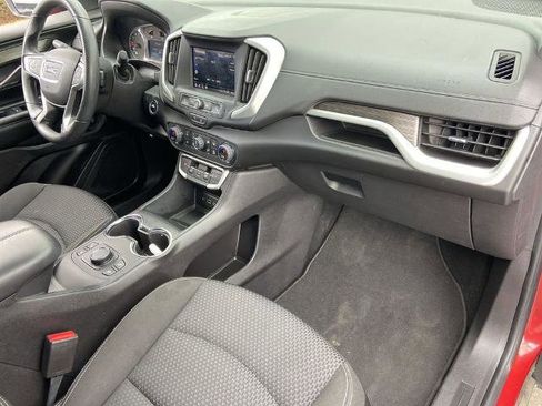 Used 2024 GMC Terrain SLE w/ Driver Convenience Package image 24