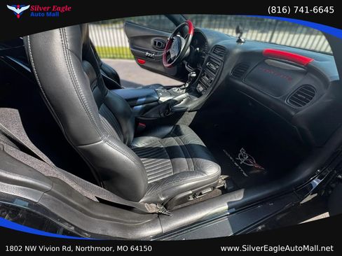 Used 2001 Chevrolet Corvette Convertible w/ Preferred Equipment Group2 RWD image 12