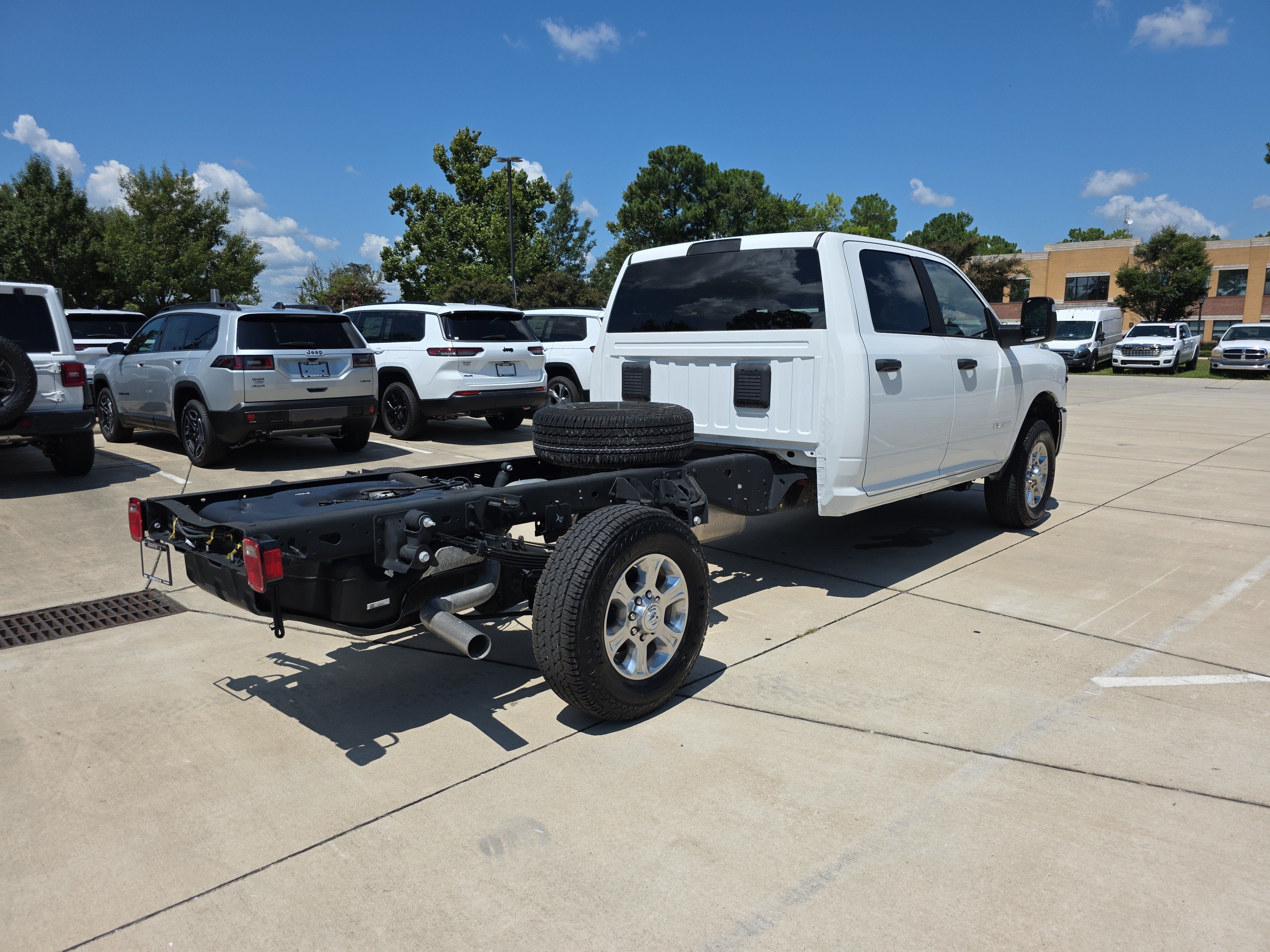 Used 2025 RAM 3500 Big Horn AWD/4WD image 9