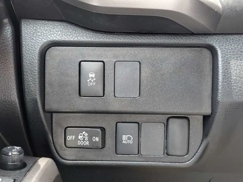 Used 2022 Toyota Tacoma SR5 w/ Technology Package RWD image 20