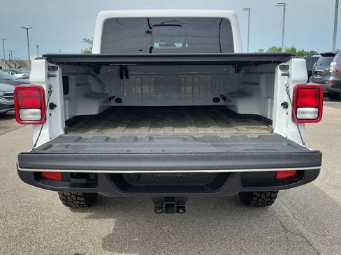 Used 2025 Jeep Gladiator Sport AWD/4WD image 32