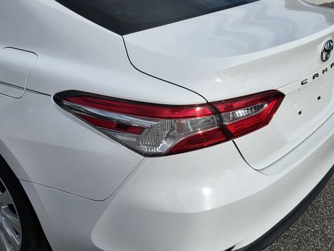 Used 2019 Toyota Camry L image 7