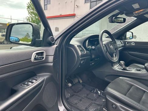 Used 2018 Jeep Grand Cherokee Laredo AWD/4WD image 9