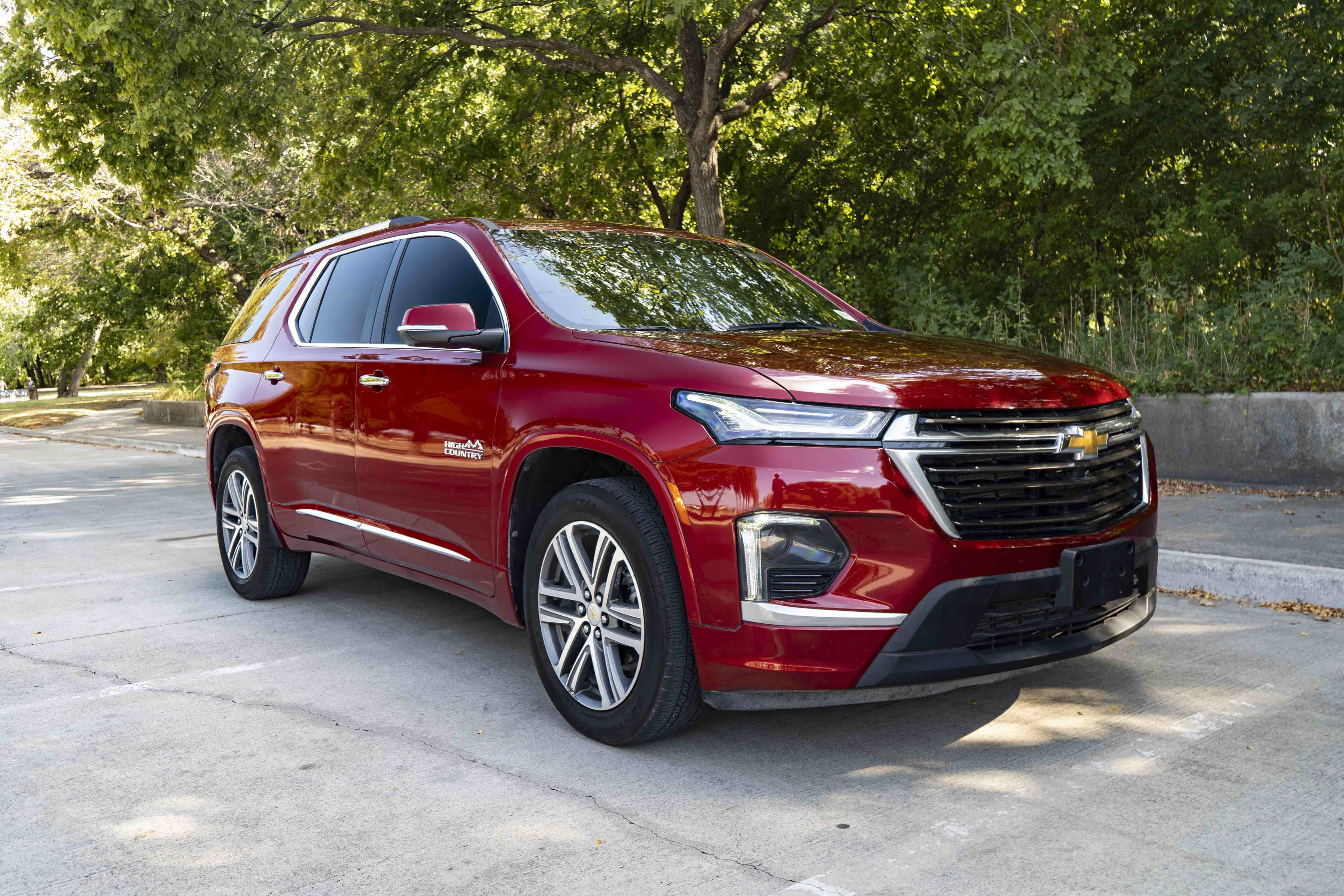 Used 2023 Chevrolet Traverse High Country w/ LPO, Floor Liner Package FWD image 2