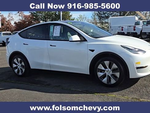 Used 2021 Tesla Model Y Long Range image 2