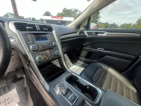 Used 2017 Ford Fusion SE w/ Equipment Group 601A FWD image 11