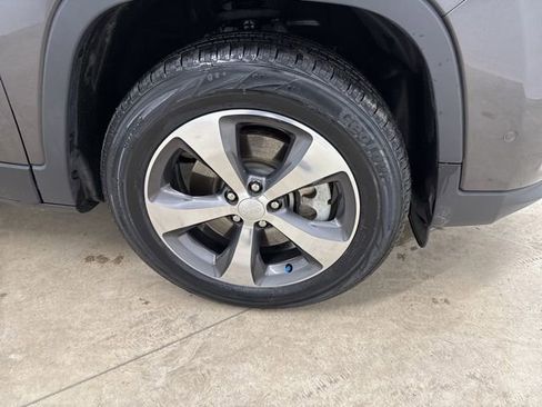 Used 2019 Jeep Cherokee Limited w/ Technology Group image 12