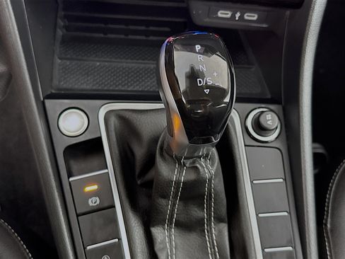 Used 2025 Volkswagen Jetta SE FWD image 18