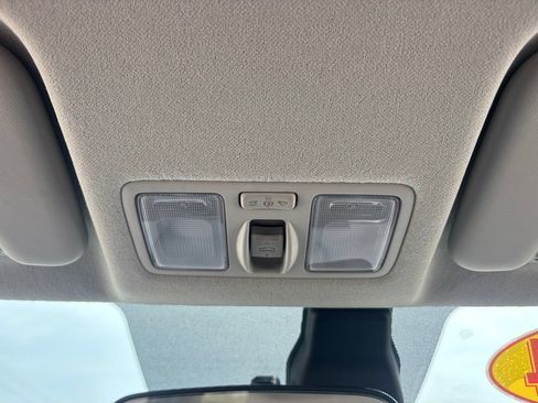 Used 2024 Hyundai Venue SEL FWD image 26
