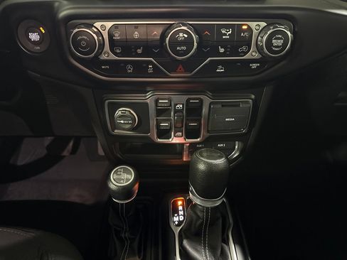 Used 2023 Jeep Wrangler Unlimited Sahara w/ LED Lighting Group AWD/4WD image 23