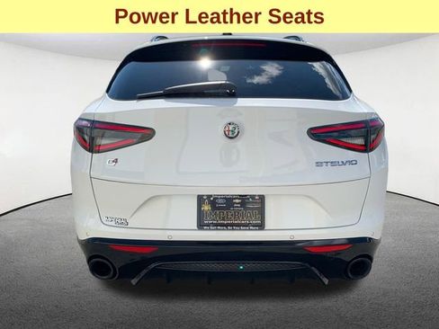 Used 2024 Alfa Romeo Stelvio Veloce image 12
