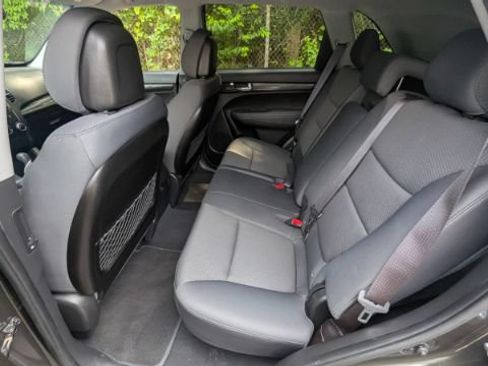 Used 2012 Kia Sorento FWD image 21