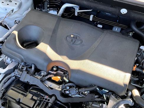 Used 2025 Toyota RAV4 XLE image 28