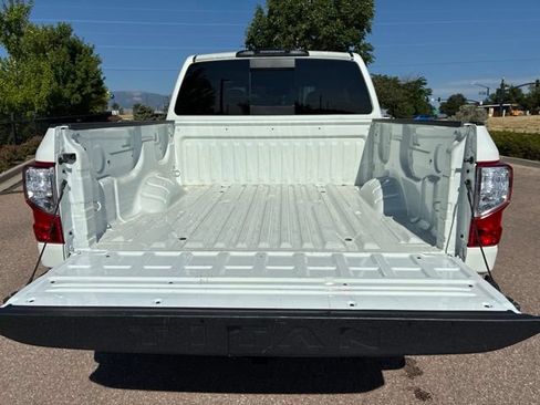 Used 2024 Nissan Titan SV AWD/4WD image 15