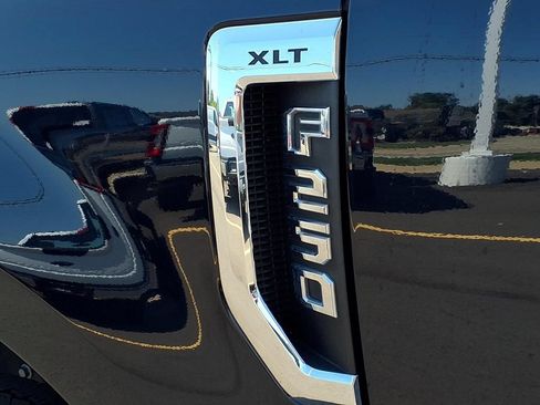 Used 2022 Ford F250 XLT w/ XLT Value Package AWD/4WD image 10