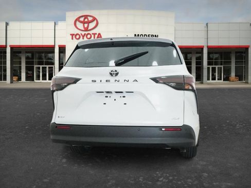 New 2026 Toyota Sienna XLE FWD image 8