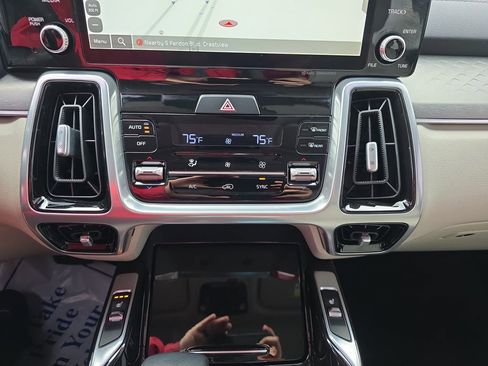 Used 2023 Kia Sorento SX image 28