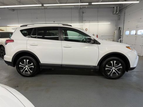 Used 2016 Toyota RAV4 LE AWD/4WD image 6