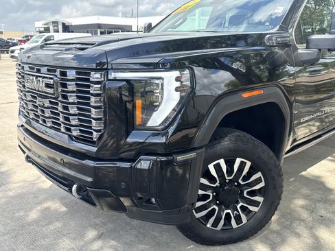 Used 2025 GMC Sierra 2500 Denali Ultimate image 2