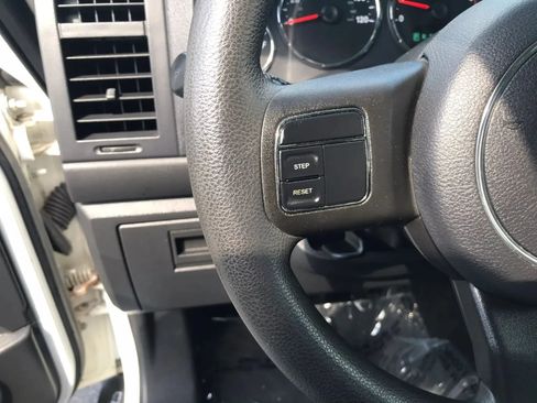 Used 2012 Jeep Liberty Sport AWD/4WD image 12