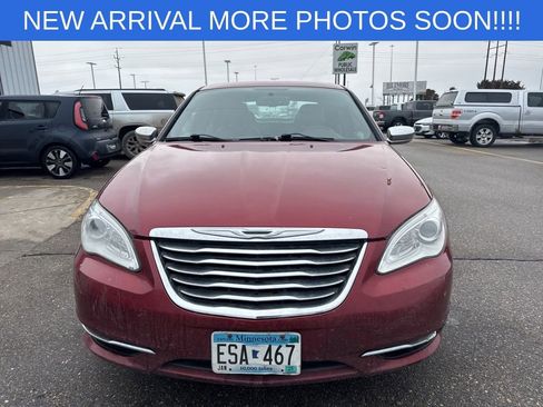 Used 2013 Chrysler 200 Limited image 2