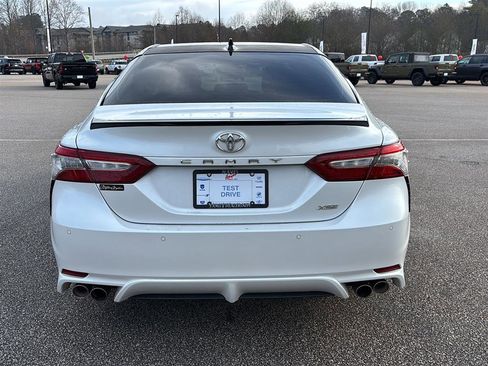 Used 2018 Toyota Camry XSE image 4