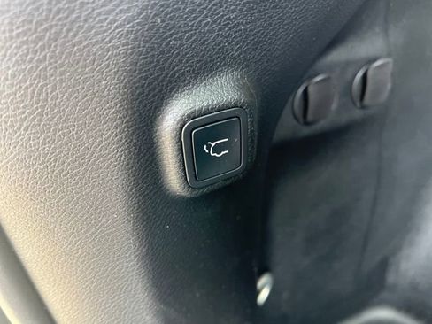 Used 2019 Jeep Cherokee Limited image 22