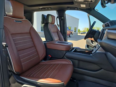 Used 2023 GMC Yukon Denali Ultimate w/ LPO, Floor Liner Package AWD/4WD image 10