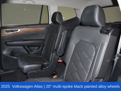 Used 2025 Volkswagen Atlas SE FWD image 30