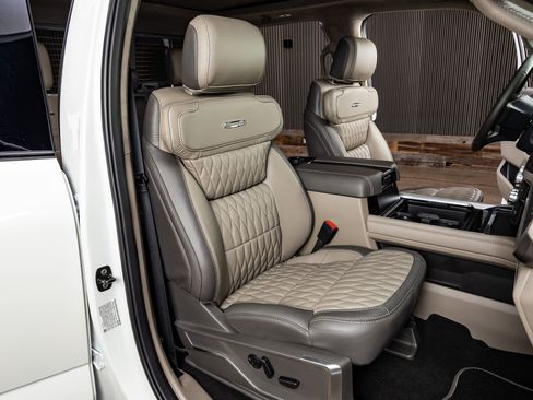 Used 2026 Ford F450 Platinum w/ Platinum Plus Package image 31